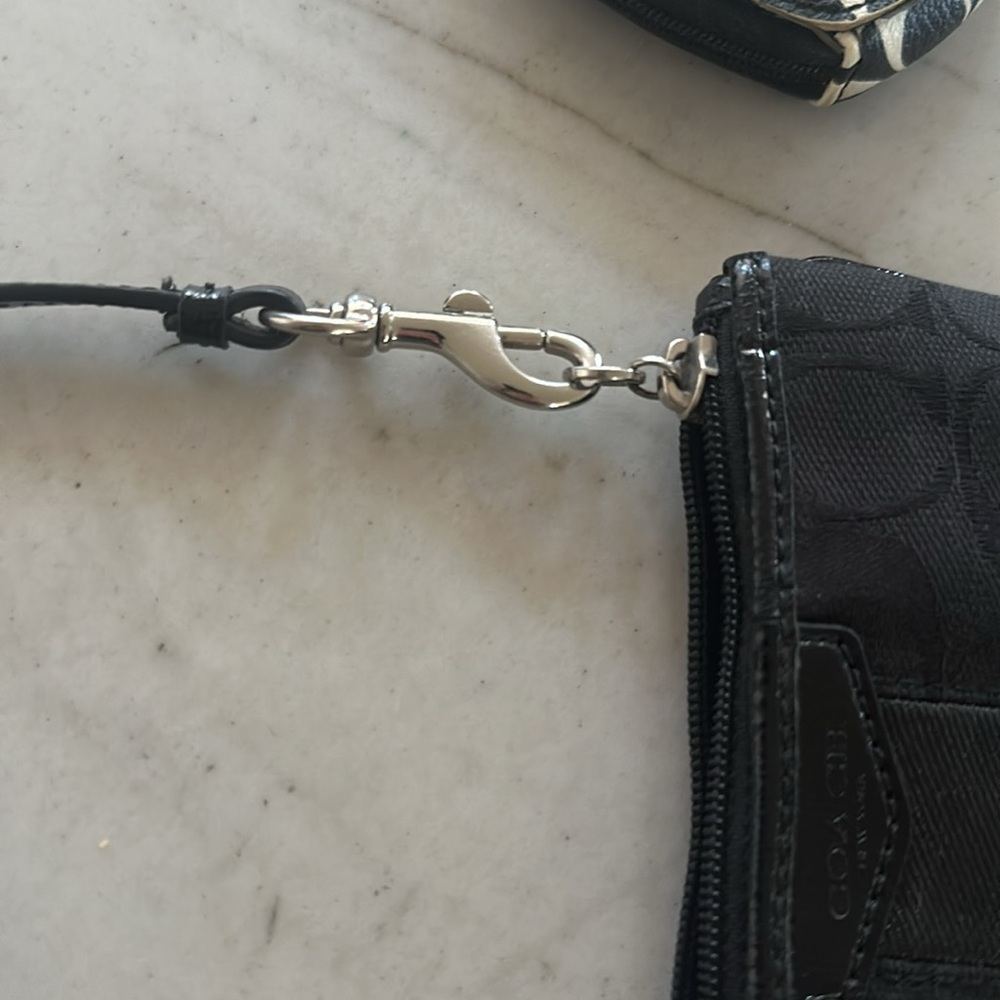 Coach wristlet - Picture 4 of 4